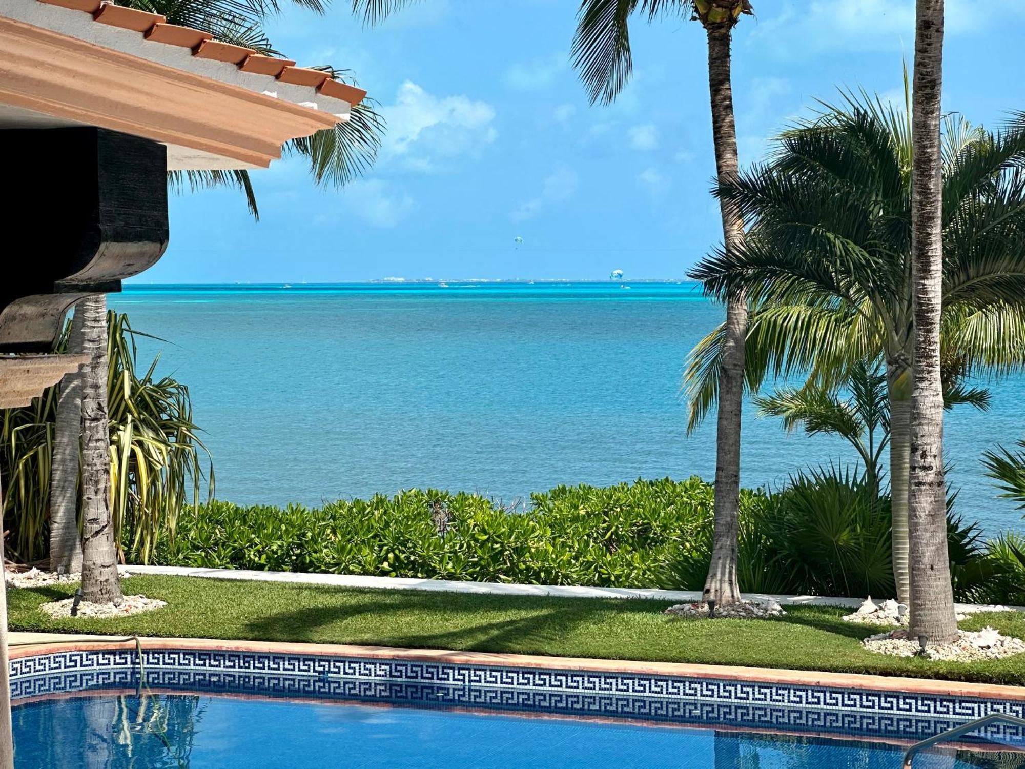 Villa Albatros Oceanfront Luxury Hotelzone Cancun Exterior photo