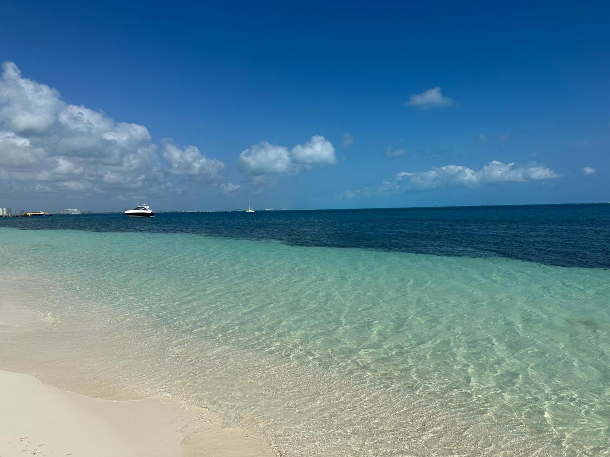 Villa Albatros Oceanfront Luxury Hotelzone Cancun Exterior photo