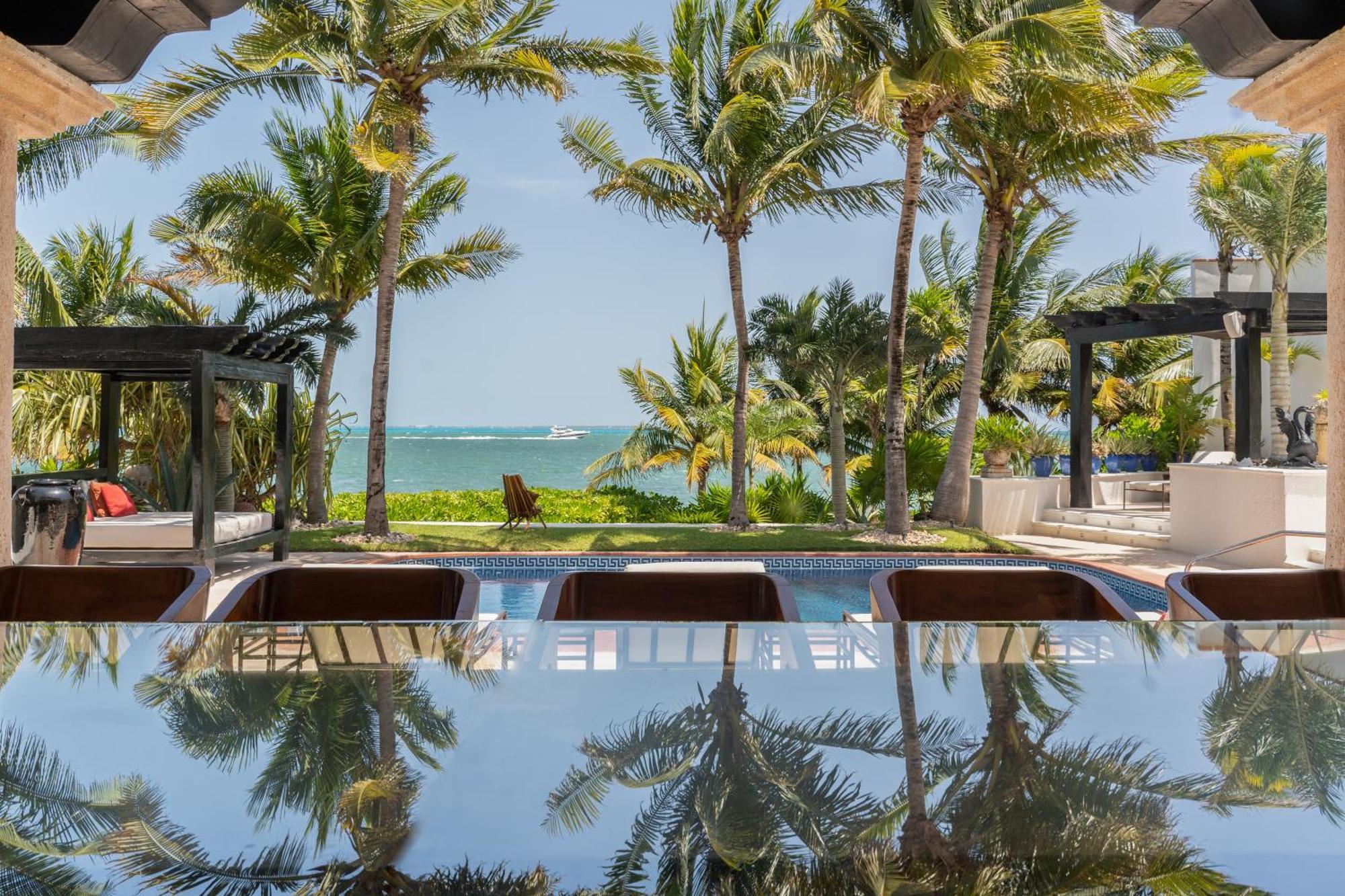 Villa Albatros Oceanfront Luxury Hotelzone Cancun Exterior photo