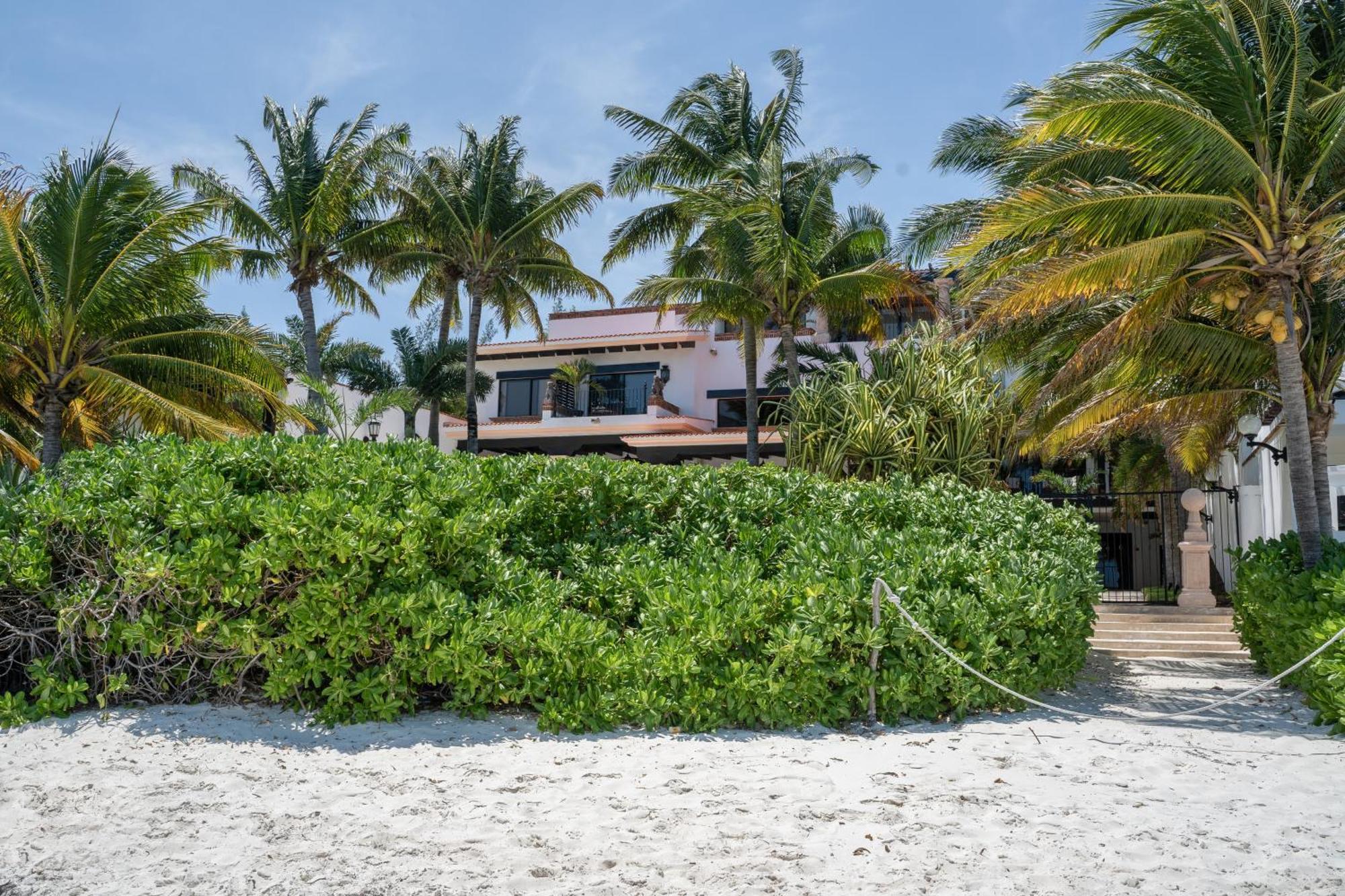 Villa Albatros Oceanfront Luxury Hotelzone Cancun Exterior photo