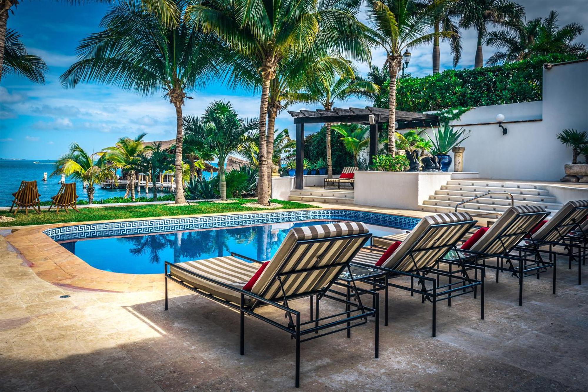 Villa Albatros Oceanfront Luxury Hotelzone Cancun Exterior photo